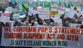 pakistani Pope protest.jpg
